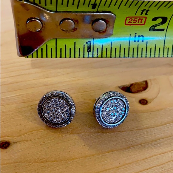 Earrings - Picture 1 of 3